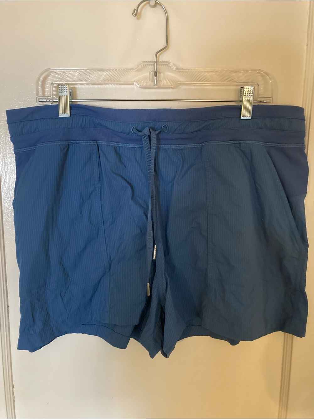 Lululemon Dance Studio High-Rise Short 3.5", size 14, water drop